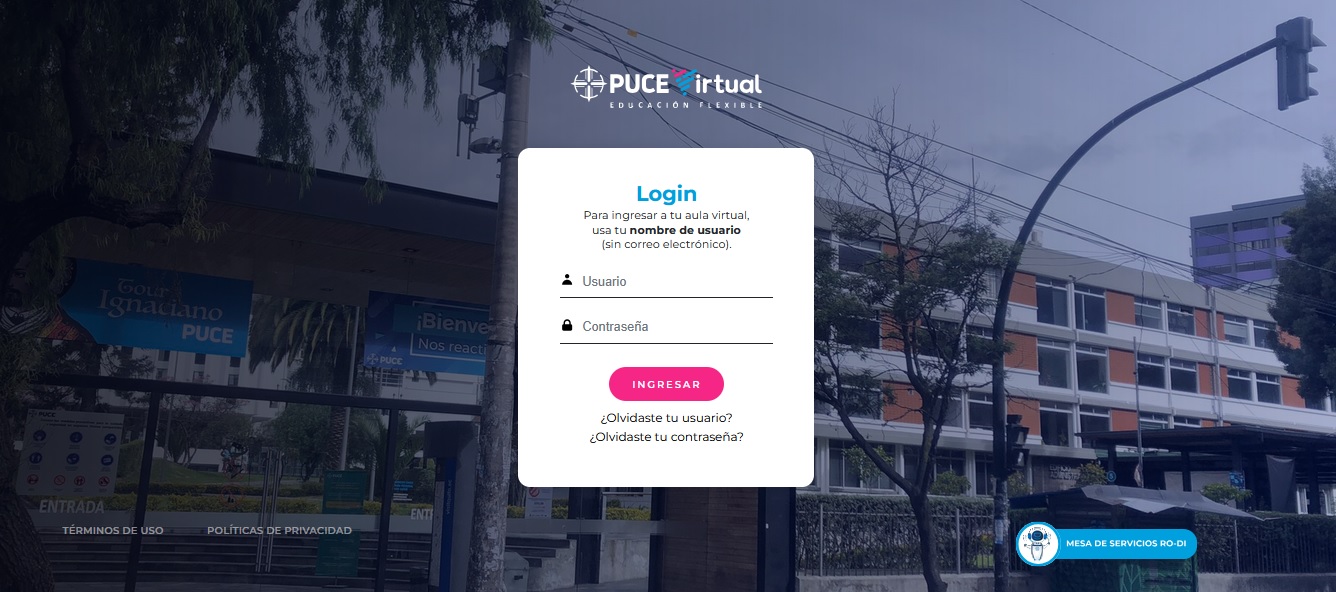 Screenshot of the PUCE Ecuador Moodle platform